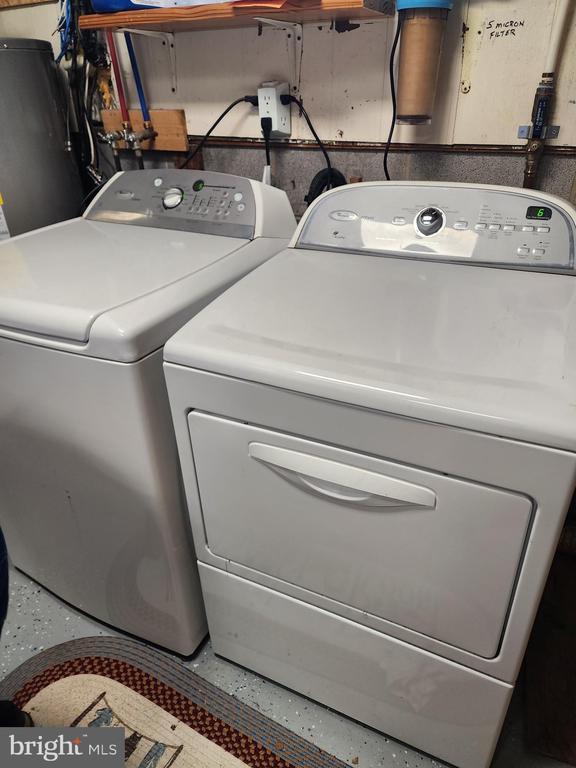 2488 Dry Run Rd, Luray, VA 22835 - laundry room with washing machine and dryer