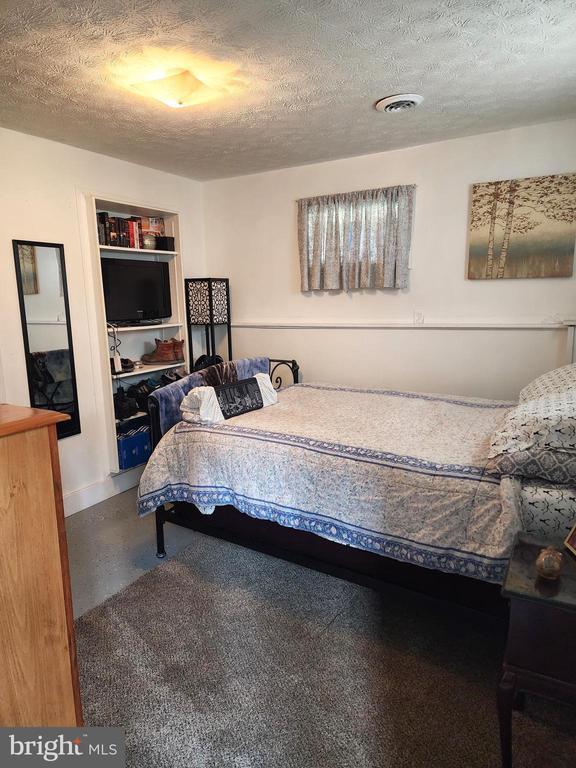 2488 Dry Run Rd, Luray, VA 22835 - bedroom with a textured ceiling and concrete floors