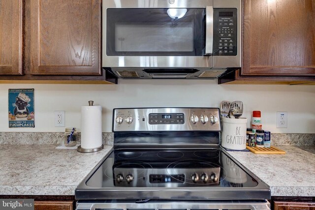 147 Fishermans Ln, Luray, VA 22835 - kitchen featuring stainless steel appliances and light countertops