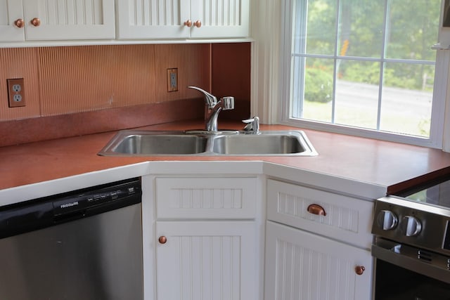 844 Lyndhurst Rd, Waynesboro, VA 22980 - kitchen with stainless steel appliances, white cabinets, and light countertops