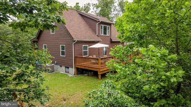 159 Park View Ln, Shenandoah, VA 22849 - back of property with a wooden deck, a yard, and roof with shingles