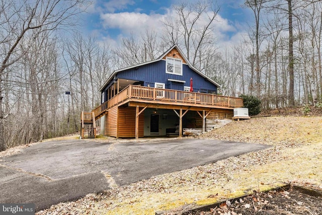 view of front of property featuring a deck