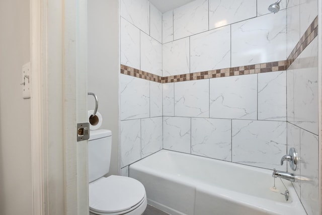 2822 Plantation Ln, Waynesboro, VA 22980 - bathroom featuring toilet and bathing tub / shower combination