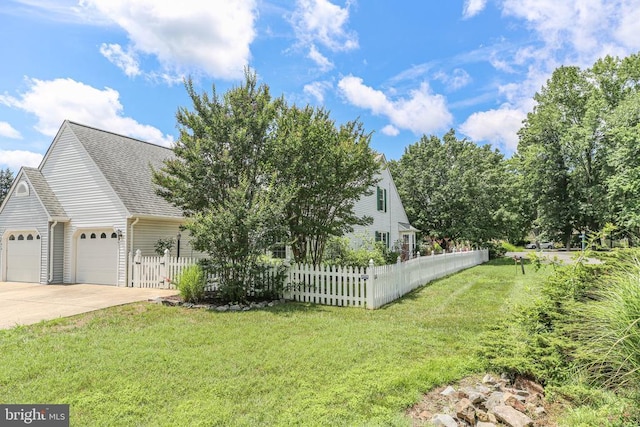 11611 Hampshire Ct, Fredericksburg, VA 22407 - view of front of property with an attached garage, driveway, and a shingled roof