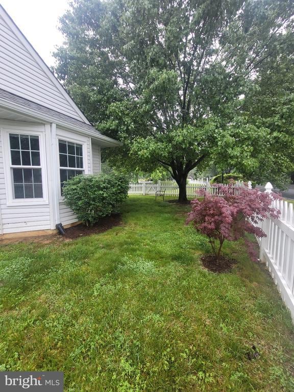 11611 Hampshire Ct, Fredericksburg, VA 22407 - view of yard