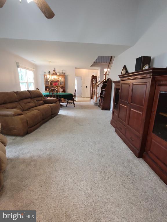 11611 Hampshire Ct, Fredericksburg, VA 22407 - living room featuring ceiling fan, light carpet, and a chandelier