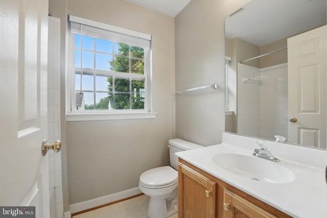538 Colony Ct, Warrenton, VA 20186 - bathroom with toilet, vanity, a shower, and baseboards