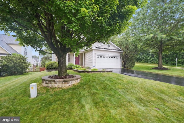538 Colony Ct, Warrenton, VA 20186 - view of front of house with asphalt driveway, a garage, and a front lawn