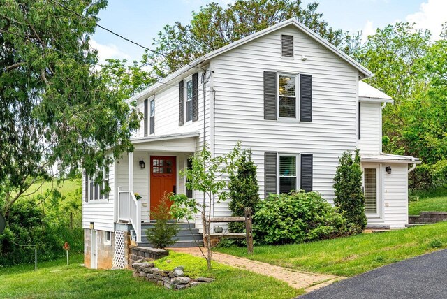 2860 Uphill Dr, Broadway, VA 22815 - view of front facade with a front yard