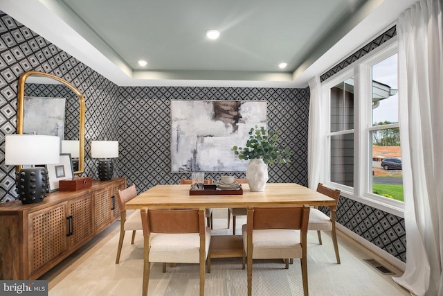 18 Whitehall Blvd, Spotsylvania, VA 22551 - dining area with wallpapered walls and recessed lighting
