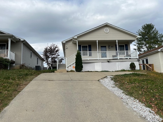 610 B St, Staunton, VA 24401 - view of front facade featuring a porch