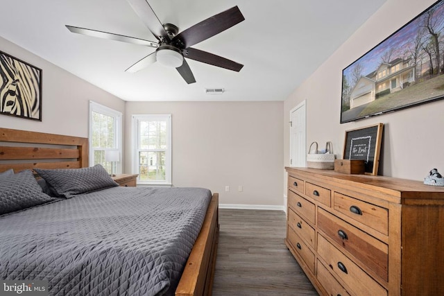 bedroom featuring dark wood finished floors, baseboards, and ceiling fan