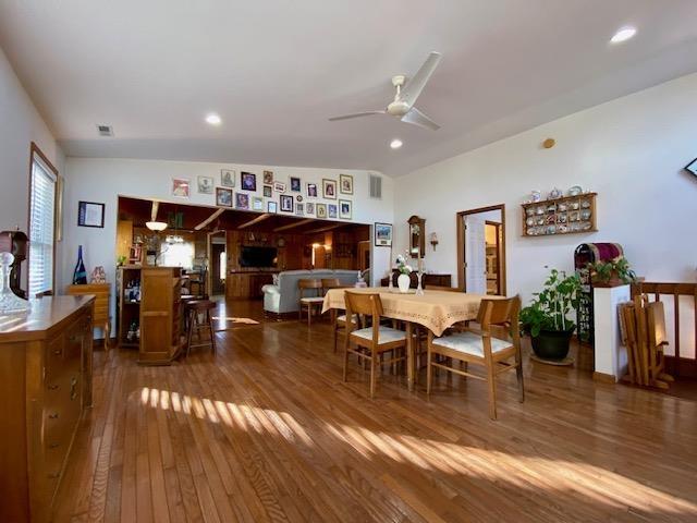 dining room with ceiling fan, hardwood / wood-style floors, visible vents, and recessed lighting