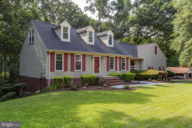 1550 Clover Dr, Fredericksburg, VA 22407 - new england style home featuring a front lawn, roof with shingles, and view of scattered trees