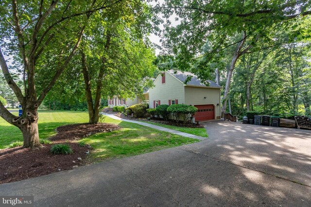 1550 Clover Dr, Fredericksburg, VA 22407 - view of front of property featuring an attached garage, asphalt driveway, and a front yard