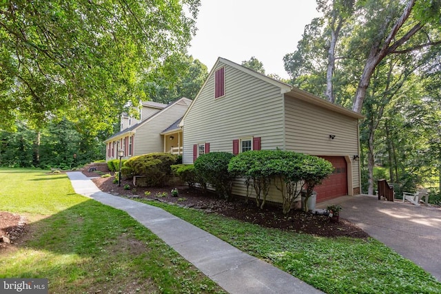 1550 Clover Dr, Fredericksburg, VA 22407 - view of side of property featuring an attached garage, a lawn, and concrete driveway
