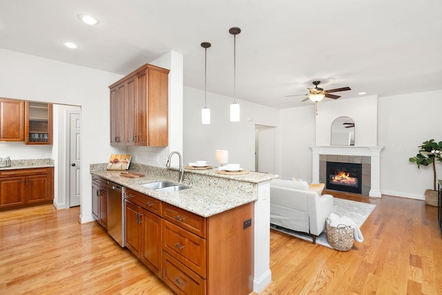 325 Petros Dr, Waynesboro, VA 22980 - kitchen featuring a sink, light wood-style floors, stainless steel dishwasher, a ceiling fan, and recessed lighting