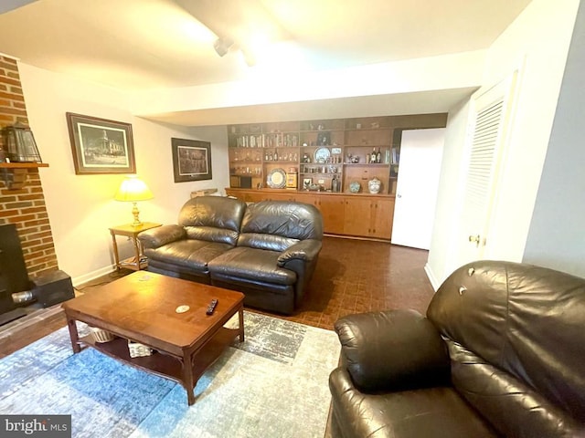 264 Fairfield Dr, Warrenton, VA 20186 - living room with baseboards