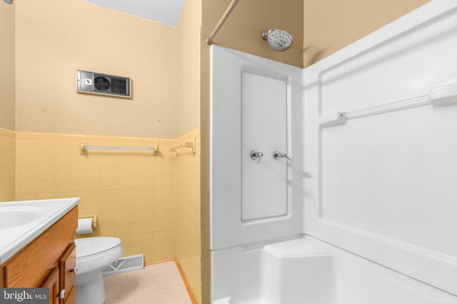 8305 Old Plank Rd, Fredericksburg, VA 22407 - bathroom featuring a shower, a wainscoted wall, tile walls, and vanity