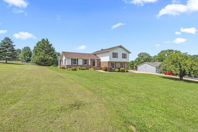 336 Hollingsworth Rd, Woodstock, VA 22664 - split level home with brick siding and a front lawn