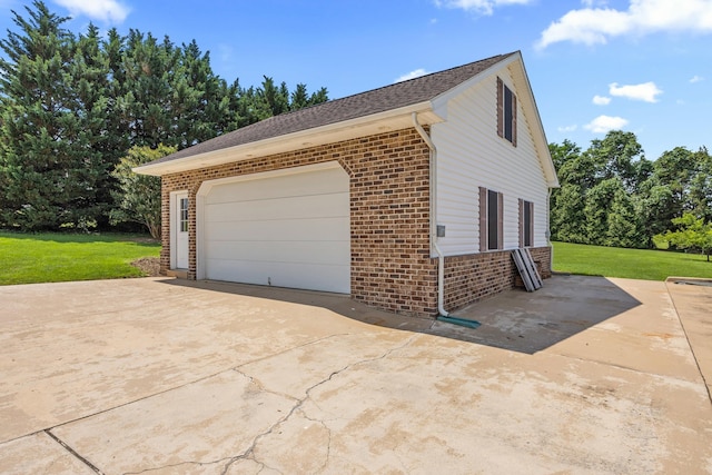 336 Hollingsworth Rd, Woodstock, VA 22664 - garage featuring driveway