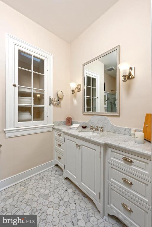 bathroom featuring baseboards, vanity, and visible vents