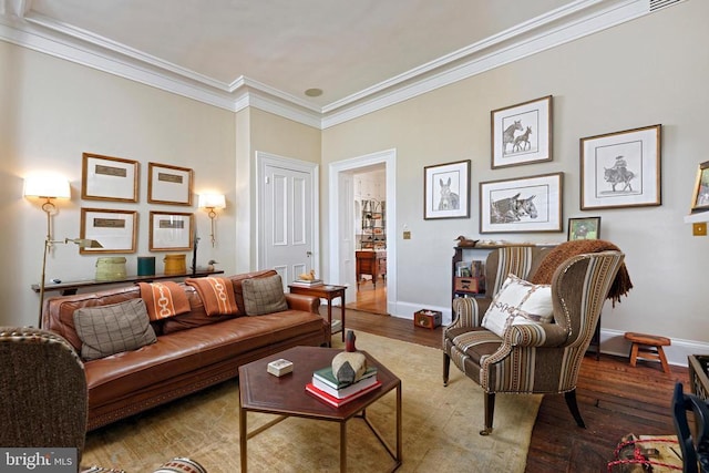 living area featuring baseboards, hardwood / wood-style floors, and crown molding