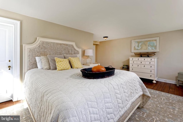 bedroom featuring baseboards and hardwood / wood-style floors