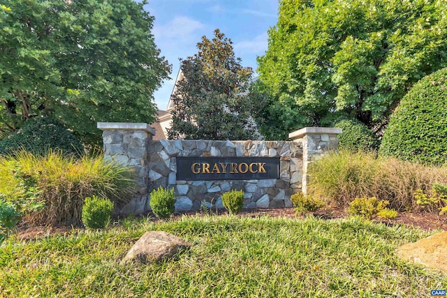 view of community / neighborhood sign