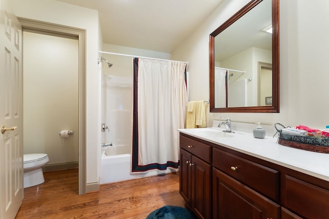 273 Bel Grene Dr, Fishersville, VA 22939 - bathroom featuring toilet, vanity, shower / bath combination with curtain, and wood finished floors