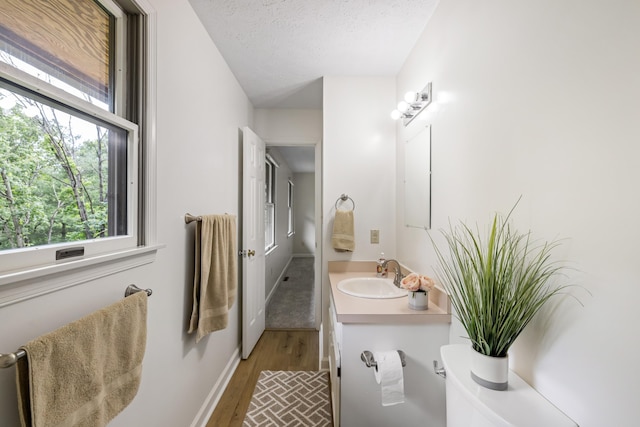 409 Thomas St, Staunton, VA 24401 - bathroom featuring wood finished floors, vanity, a textured ceiling, and baseboards