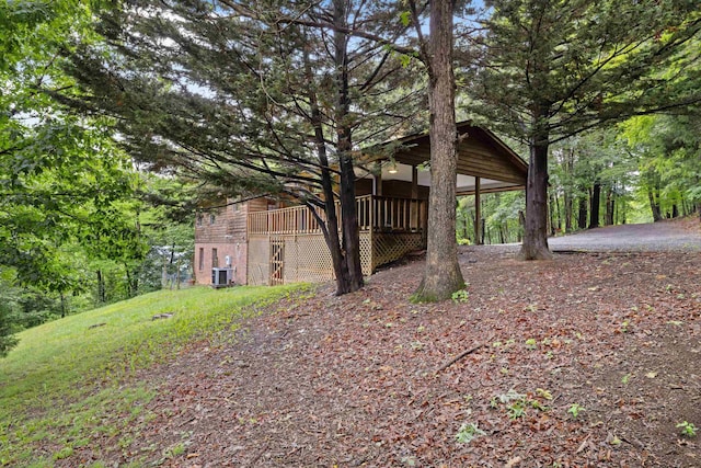 409 Thomas St, Staunton, VA 24401 - view of yard featuring central AC and a deck