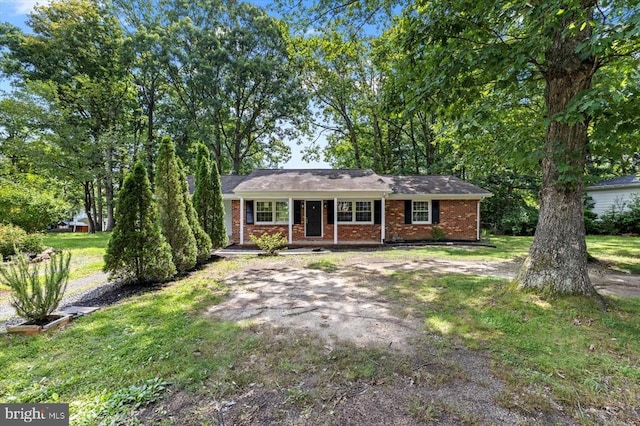 809 Sherwood Ln, Fredericksburg, VA 22407 - ranch-style house with covered porch, brick siding, and a front lawn