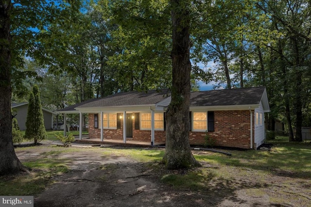 809 Sherwood Ln, Fredericksburg, VA 22407 - single story home featuring brick siding, asphalt driveway, and covered porch