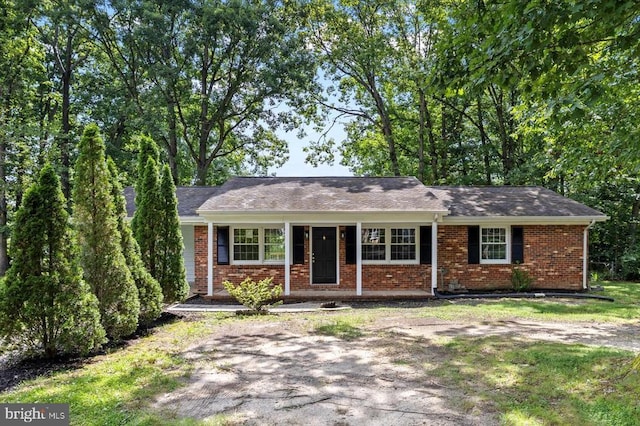 809 Sherwood Ln, Fredericksburg, VA 22407 - ranch-style home with brick siding