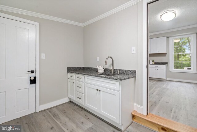 105 Washington St E, Remington, VA 22734 - kitchen featuring light wood-style floors, white cabinetry, crown molding, and dark stone counters