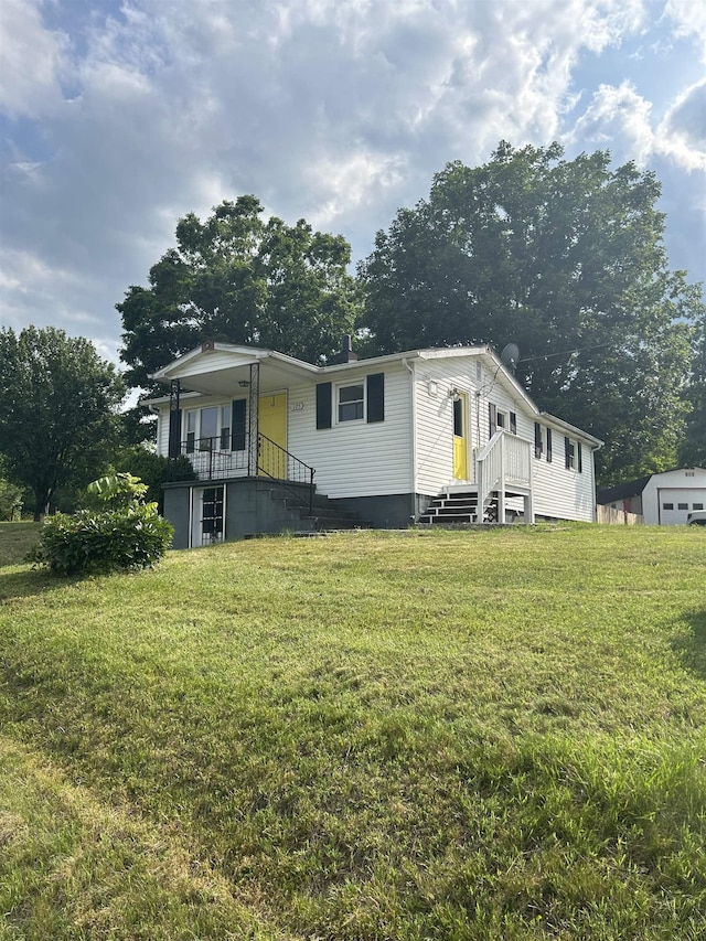 125 Mccutchen School Ln, Goshen, VA 24439 - manufactured / mobile home featuring a front yard and a porch