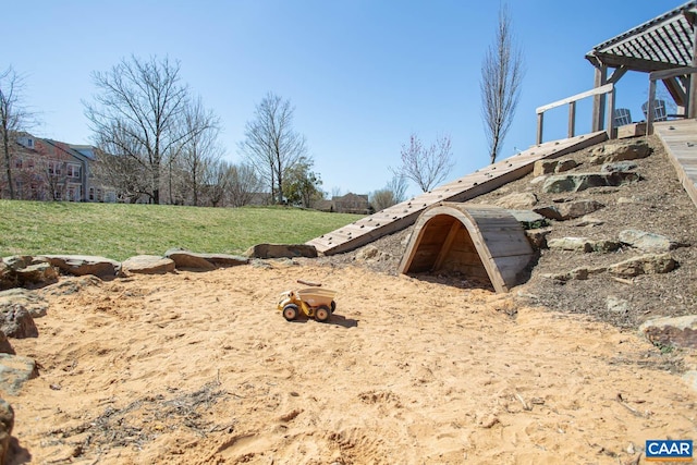 814 Cole St, Charlottesville, VA 22901 - view of green lawn