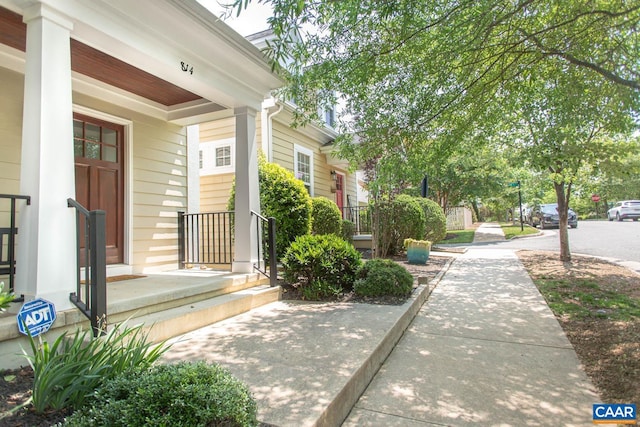 814 Cole St, Charlottesville, VA 22901 - entrance to property featuring a porch