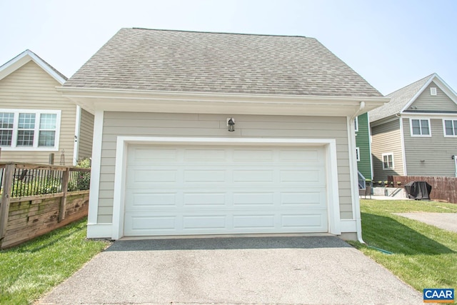 814 Cole St, Charlottesville, VA 22901 - garage featuring driveway