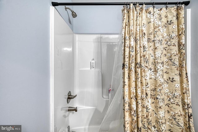 full bath with shower / tub combo