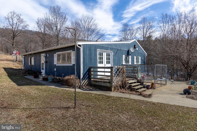 view of front of property with fence and a front lawn