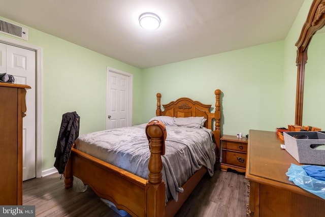 bedroom featuring dark wood-style flooring and visible vents