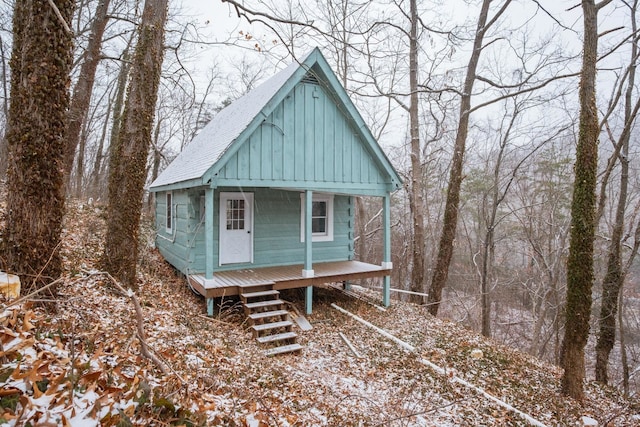 129 Hillwood Dr, Front Royal, VA 22630 - view of front facade with roof with shingles and board and batten siding