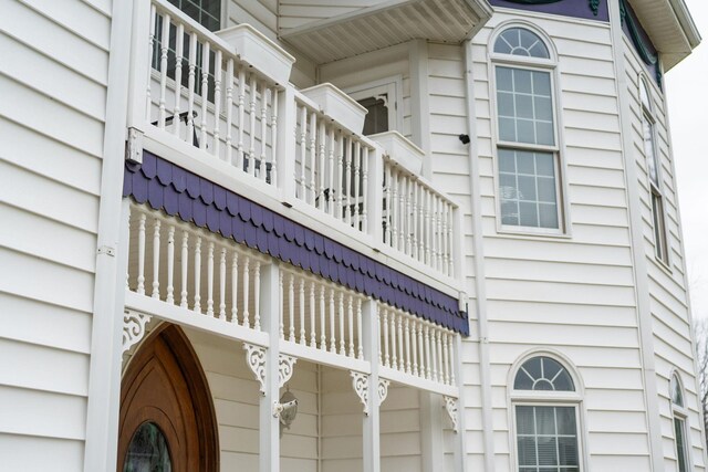 91 Twin Hills Ln, Fishersville, VA 22980 - view of home's exterior with a balcony