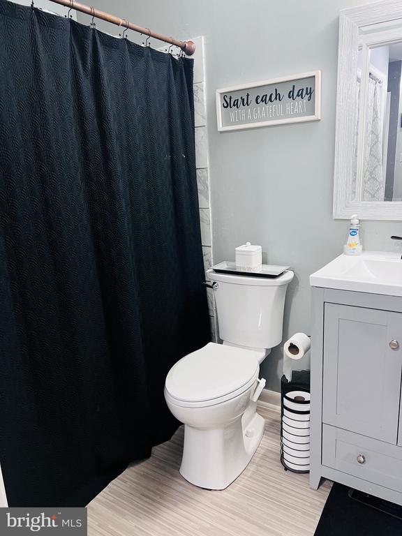 5122 Cottonwood Ct, Fredericksburg, VA 22407 - full bathroom featuring wood finished floors, vanity, and a shower with shower curtain