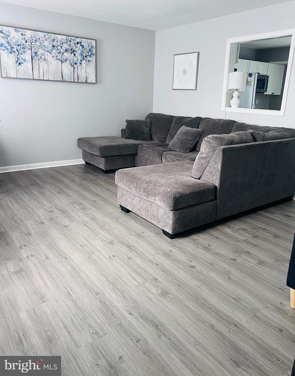 5122 Cottonwood Ct, Fredericksburg, VA 22407 - living area with wood finished floors