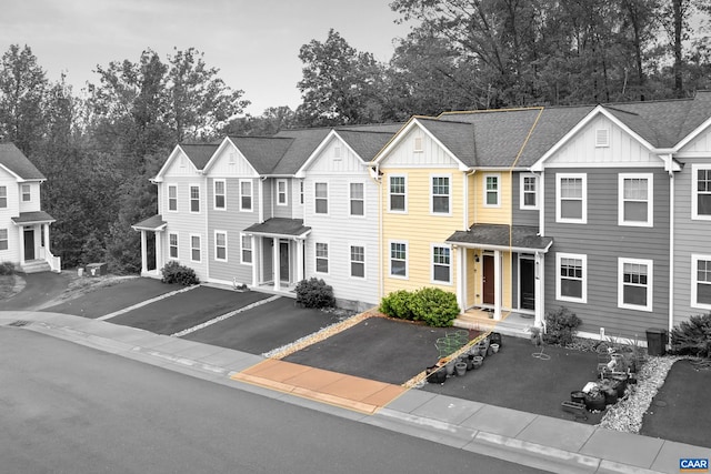 139 Longwood Dr, Charlottesville, VA 22903 - townhome / multi-family property featuring board and batten siding, roof with shingles, and asphalt driveway