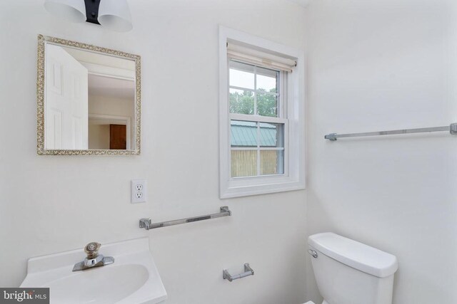 19253 Rolling Hills Dr, Culpeper, VA 22701 - bathroom featuring toilet and a sink