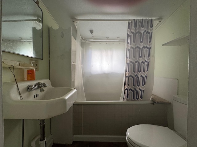 733 Main St N, Mount Crawford, VA 22841 - full bathroom featuring toilet and shower / bath combination with curtain